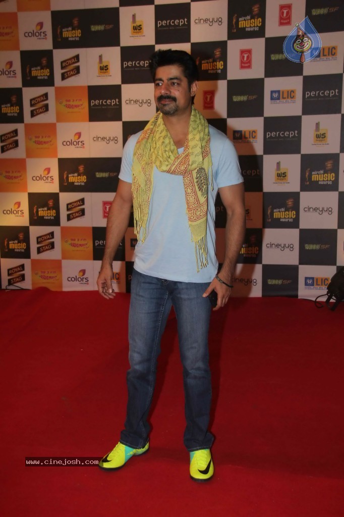 Radio Mirchi Awards 2012 Red Carpet - 47 / 104 photos