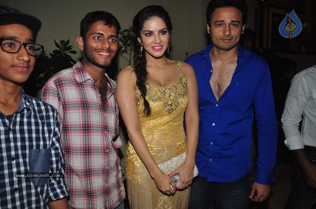 Ragini MMS 2 Song Shoot - 11 / 49 photos