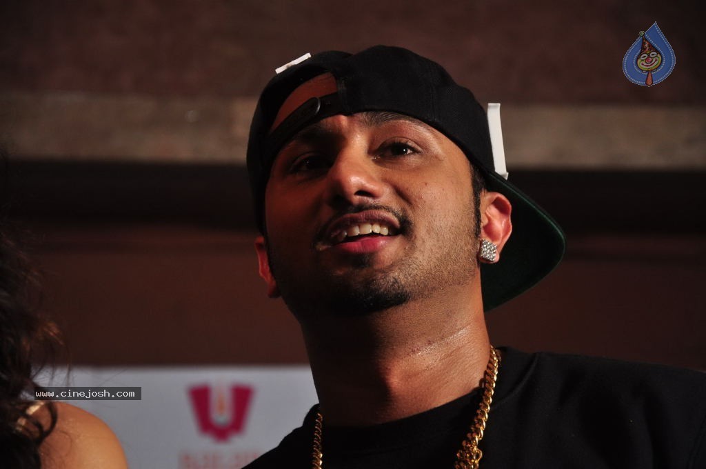 Ragini MMS 2 Song Shoot - 12 / 49 photos