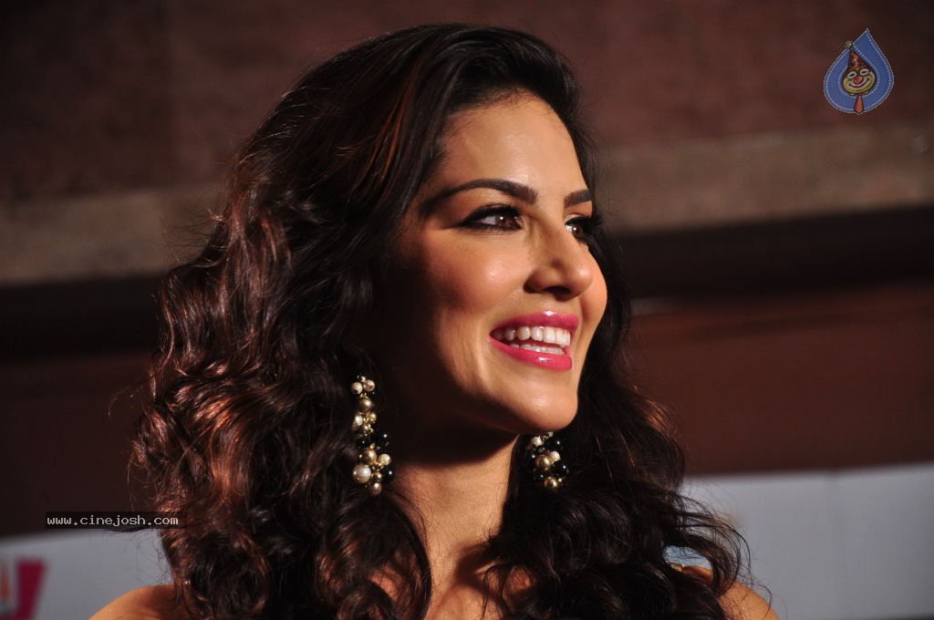 Ragini MMS 2 Song Shoot - 26 / 49 photos