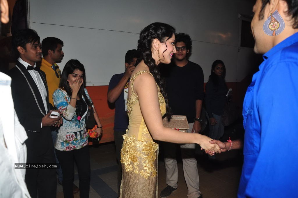 Ragini MMS 2 Song Shoot - 41 / 49 photos