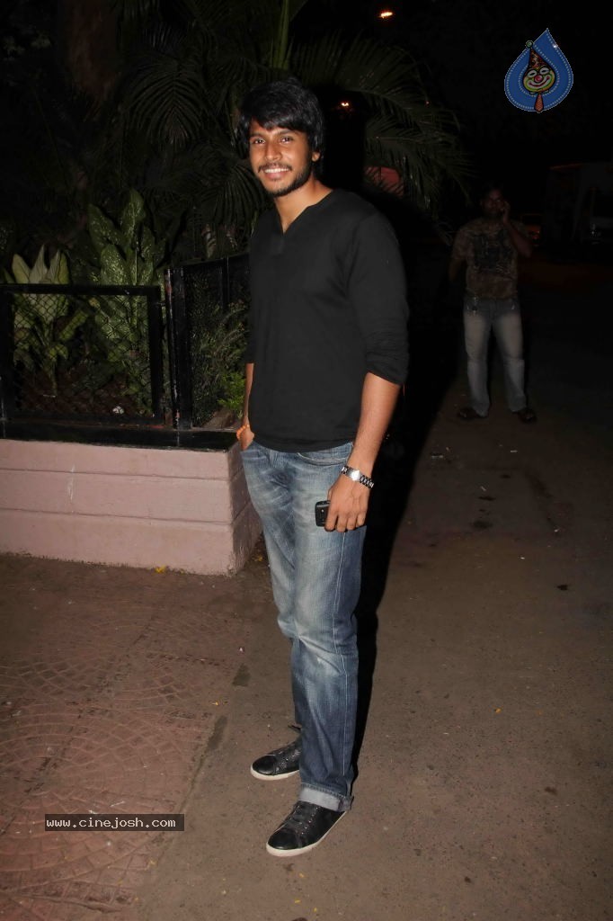 Ragini MMS Movie Success Bash - 35 / 77 photos