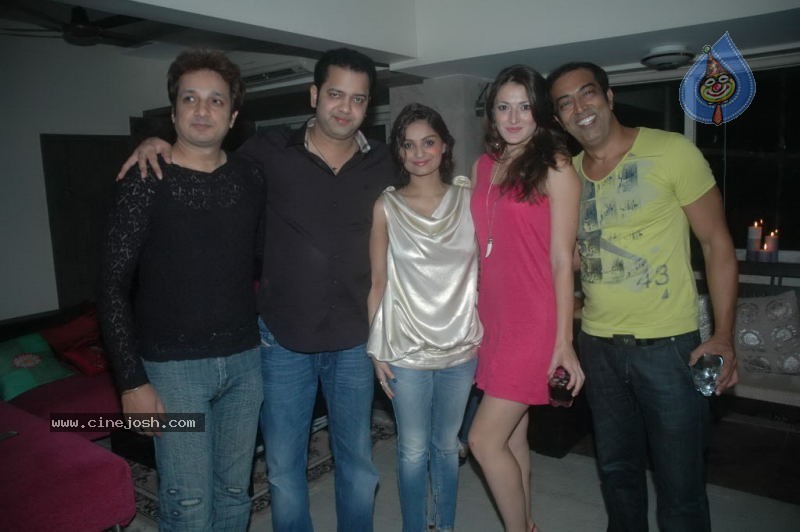 Rahul and Dimpy Mahajan Bday Party - 18 / 42 photos