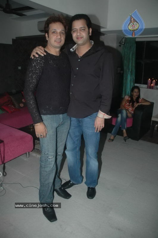 Rahul and Dimpy Mahajan Bday Party - 39 / 42 photos