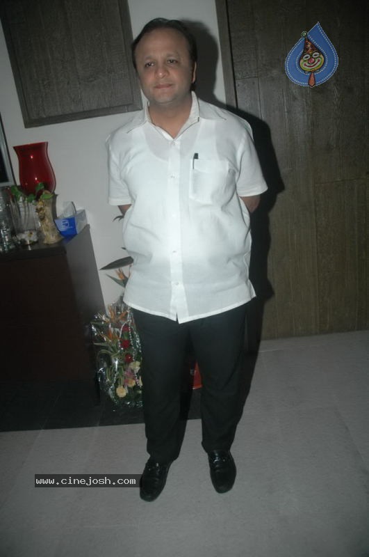 Rahul and Dimpy Mahajan Bday Party - 40 / 42 photos