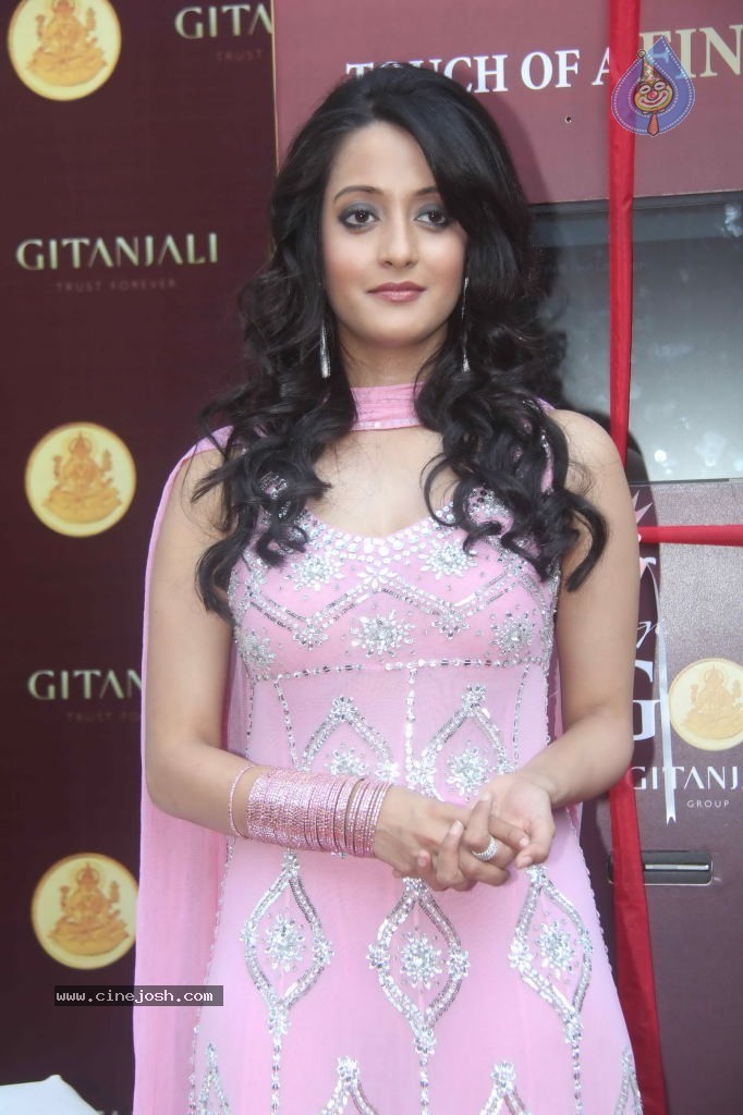 Raima Sen Launches Gitanjali Gold and Diamond ATM - 2 / 29 photos