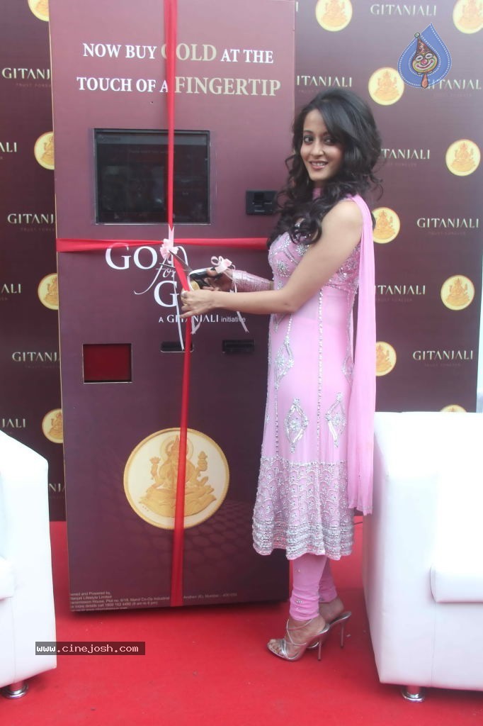 Raima Sen Launches Gitanjali Gold and Diamond ATM - 3 / 29 photos