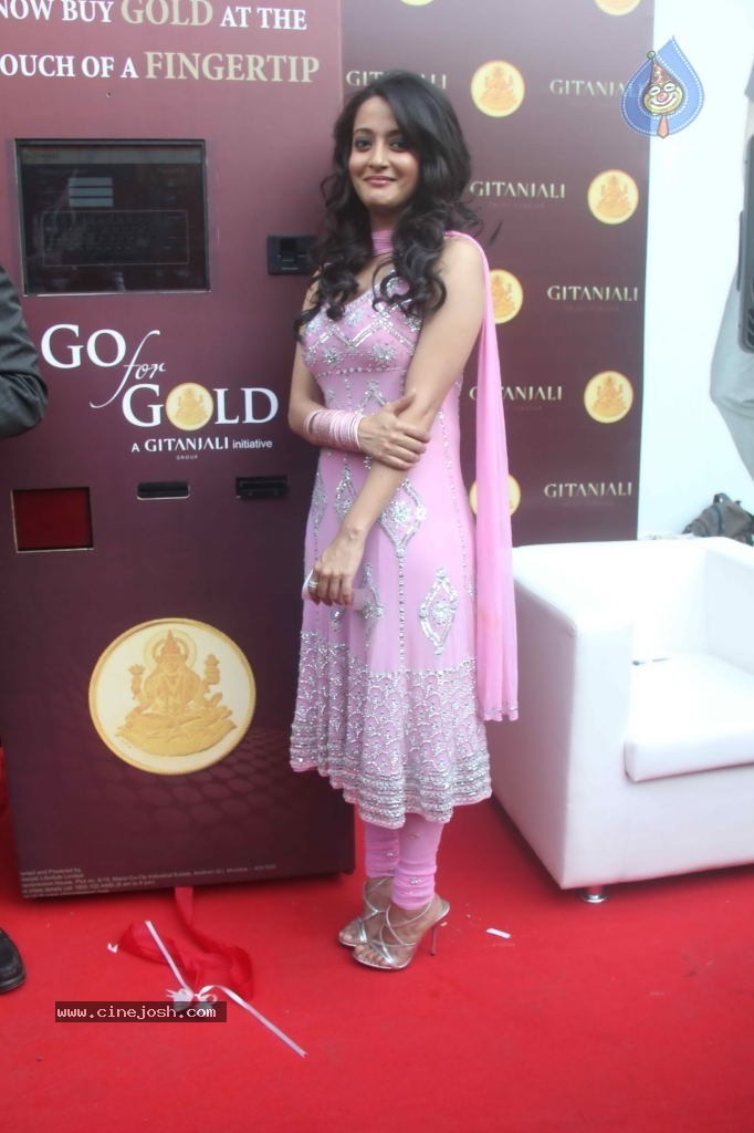 Raima Sen Launches Gitanjali Gold and Diamond ATM - 16 / 29 photos