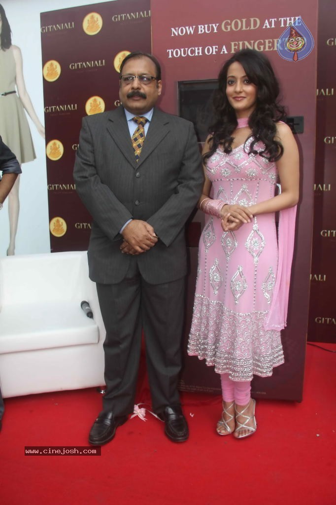 Raima Sen Launches Gitanjali Gold and Diamond ATM - 24 / 29 photos