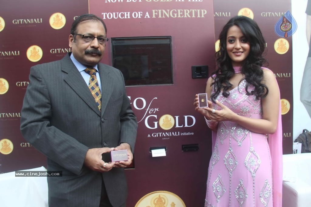 Raima Sen Launches Gitanjali Gold and Diamond ATM - 28 / 29 photos