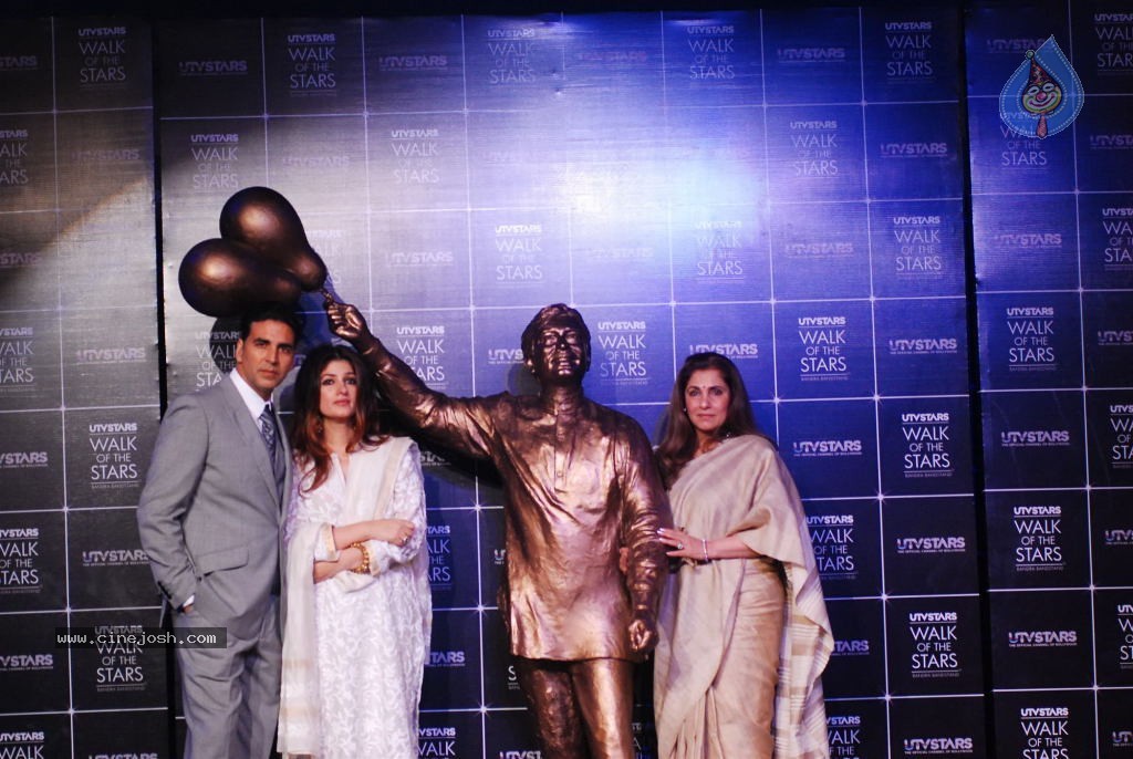 Rajesh Khanna Statue Unveiling Photos - 26 / 127 photos