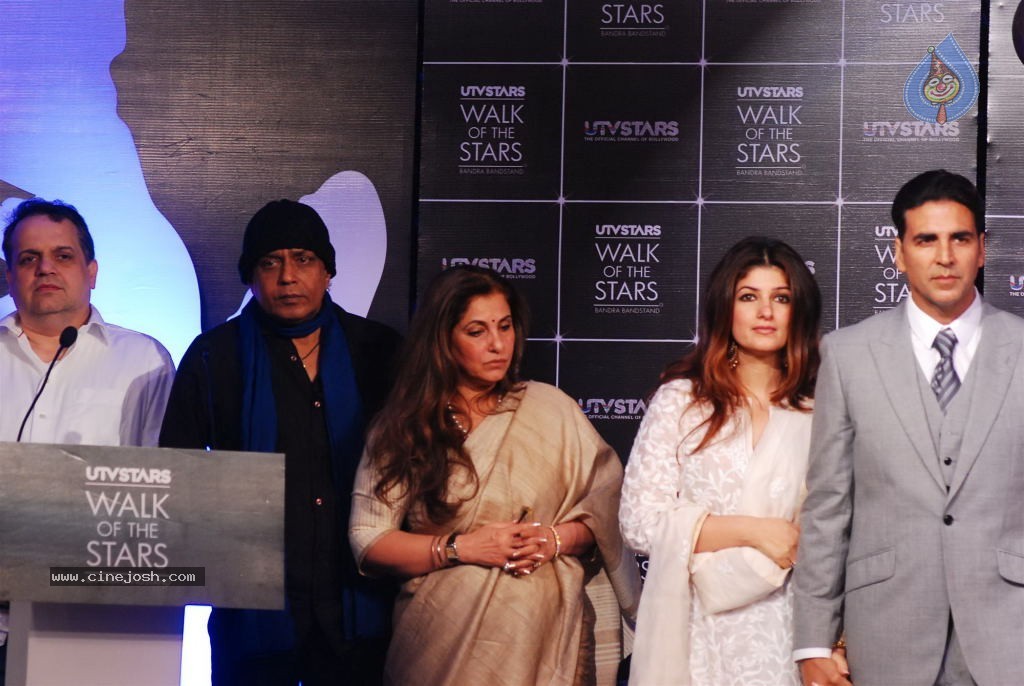 Rajesh Khanna Statue Unveiling Photos - 37 / 127 photos