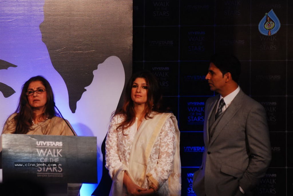 Rajesh Khanna Statue Unveiling Photos - 75 / 127 photos