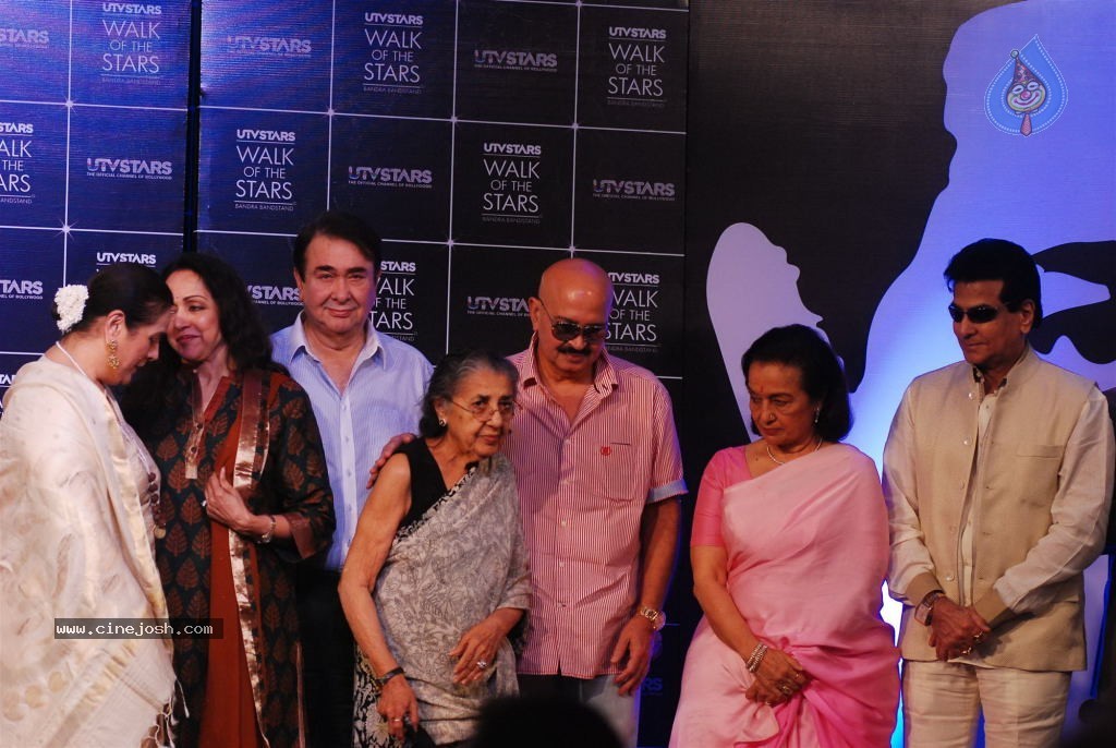 Rajesh Khanna Statue Unveiling Photos - 83 / 127 photos