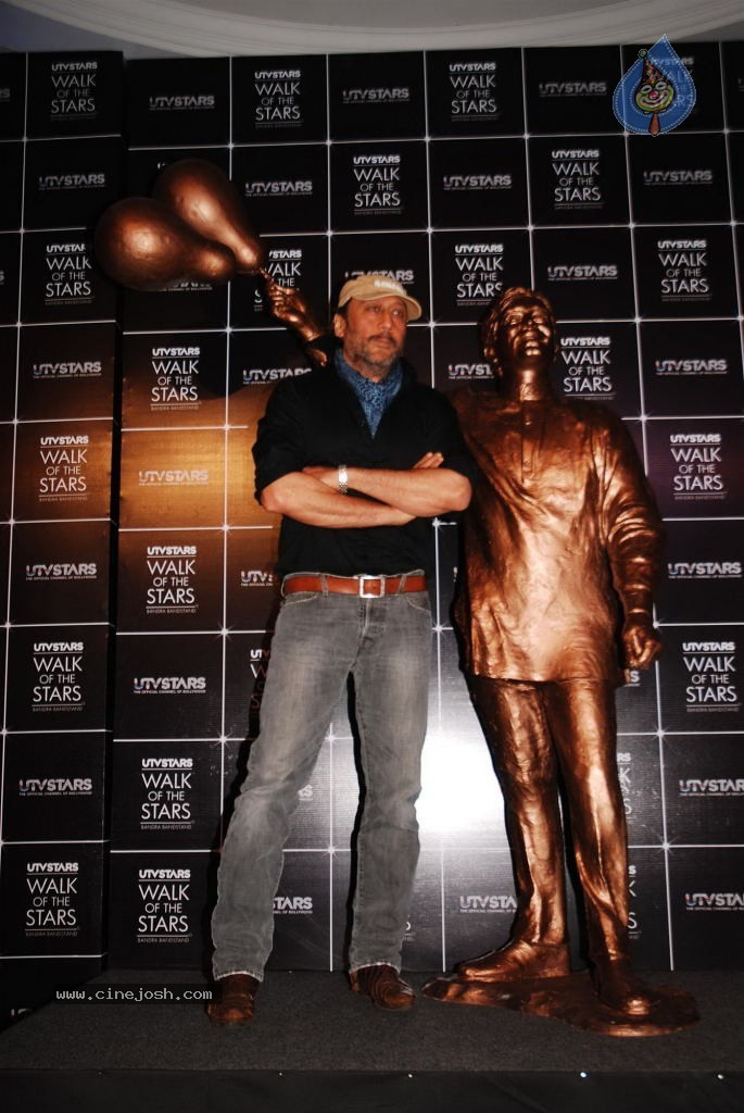 Rajesh Khanna Statue Unveiling Photos - 107 / 127 photos