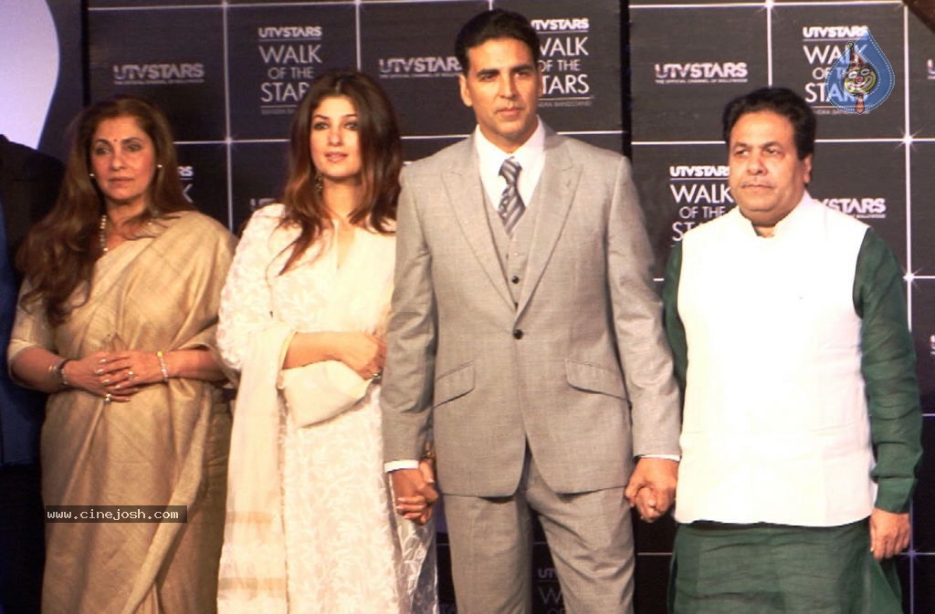 Rajesh Khanna Statue Unveiling Photos - 121 / 127 photos