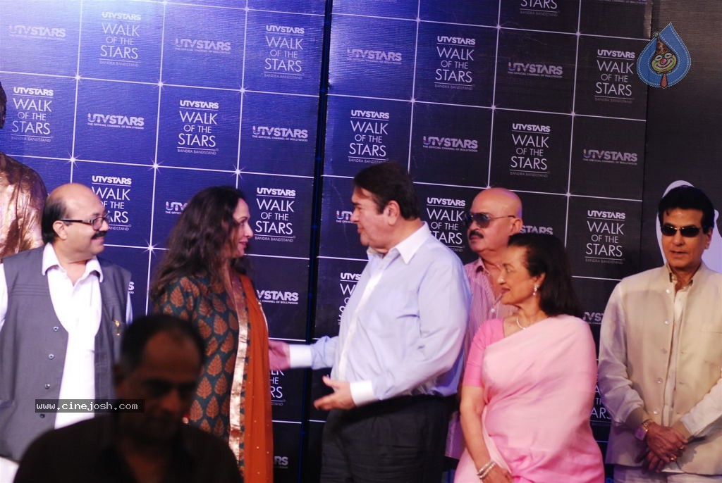 Rajesh Khanna Statue Unveiling Photos - 126 / 127 photos