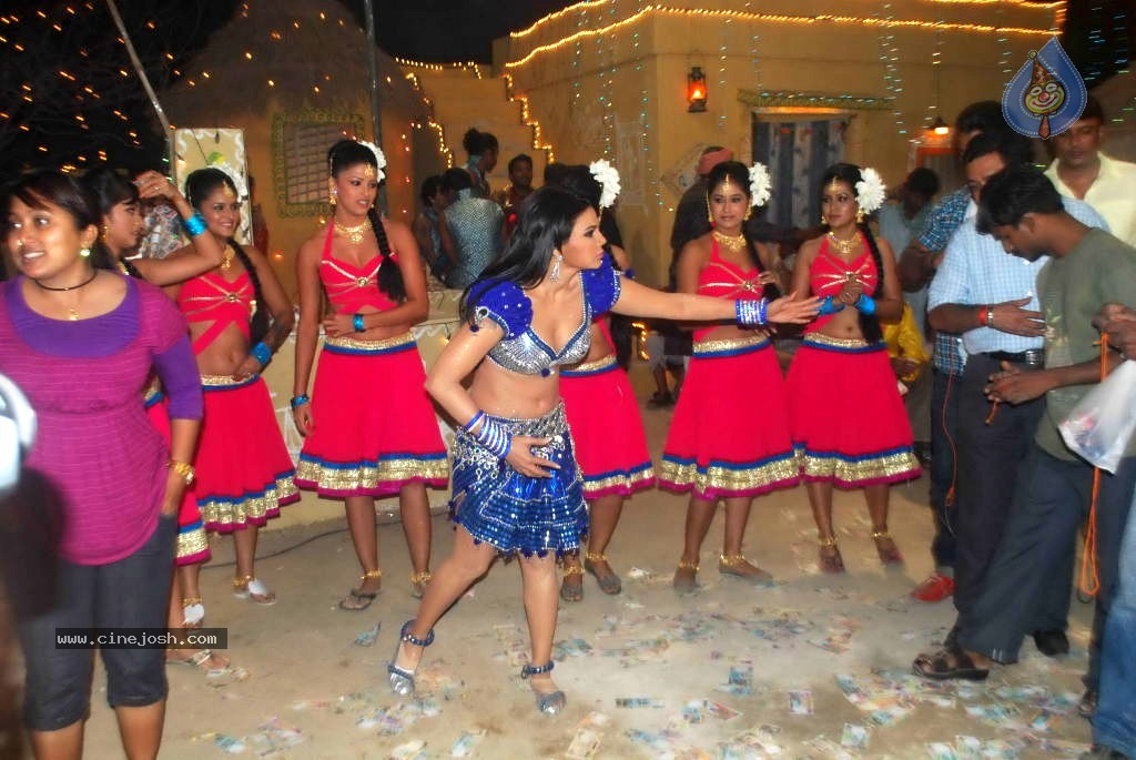 Rakhi Sawant at Spicy Song Shooting Spot - 23 / 23 photos