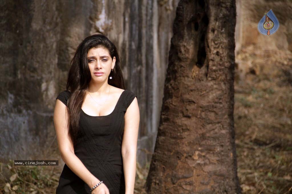 Rakhtbeej Movie Hot Stills - 9 / 30 photos