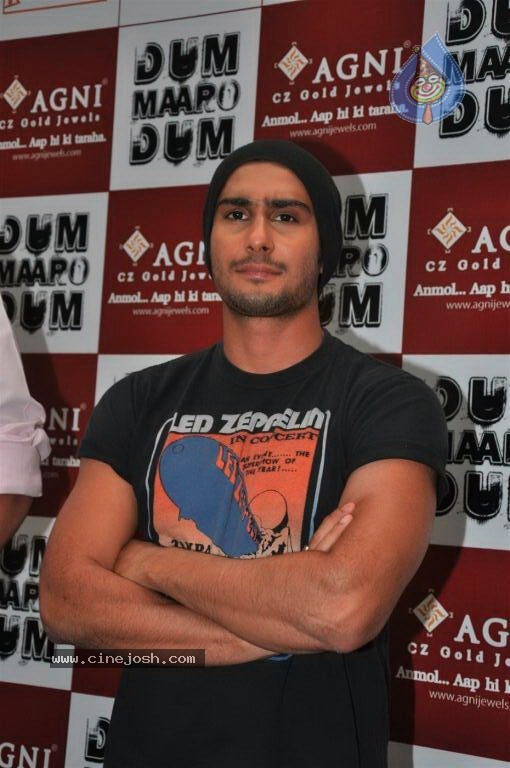 Rana at Dum Maaro Dum Movie Promotion - 21 / 25 photos