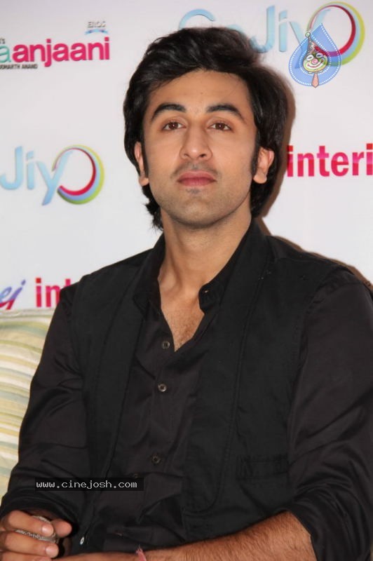 Ranbir and Priyanka Promoting Anjaana Anjaani Movie - 23 / 31 photos