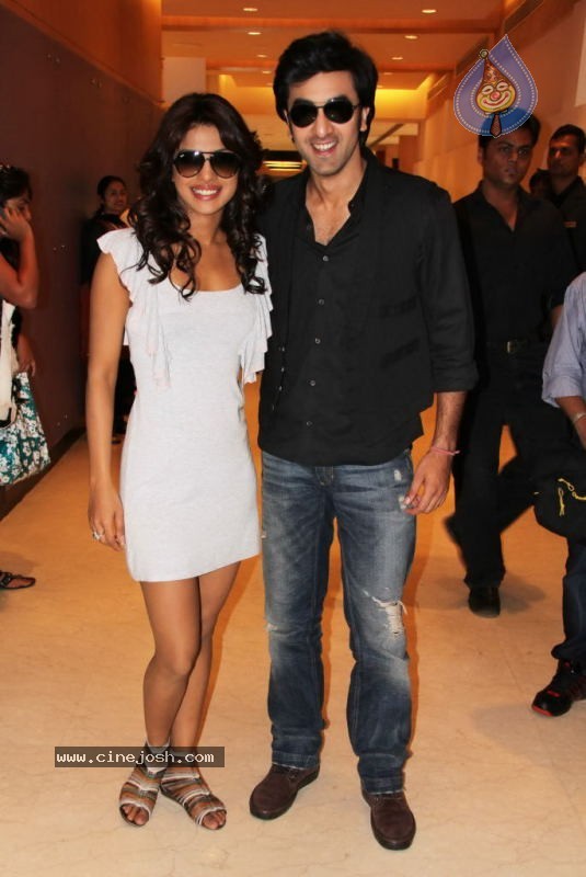 Ranbir and Priyanka Promoting Anjaana Anjaani Movie - 24 / 31 photos