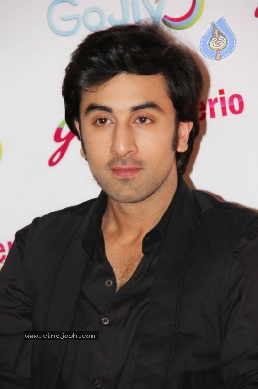 Ranbir and Priyanka Promoting Anjaana Anjaani Movie - 31 / 31 photos