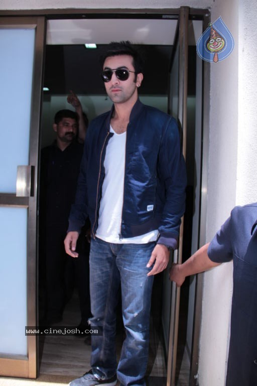 Ranbir n Ileana Promotes BARFI - 33 / 52 photos