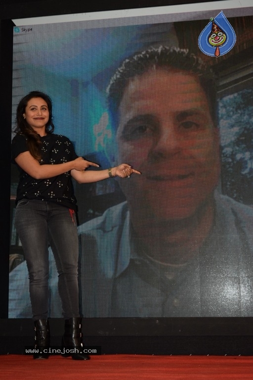 Rani Mukerji Introduces Brad Cohen At Hichki Promotional Event - 3 / 12 photos
