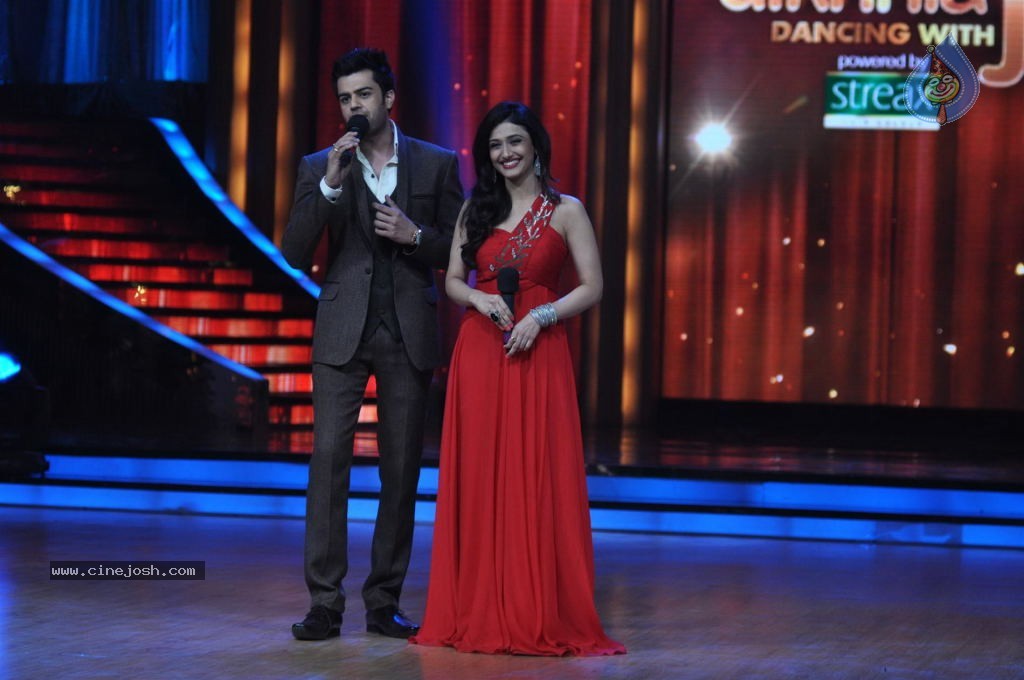 Rani Mukherjee at Jhalak Dikhhla Jaa Sets - 37 / 53 photos