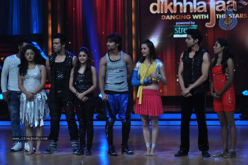 Rani Mukherjee at Jhalak Dikhhla Jaa Sets - 39 / 53 photos