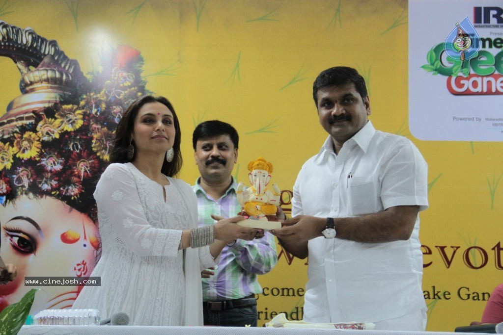 Rani Mukherjee Launches Times Green Ganesha - 3 / 28 photos