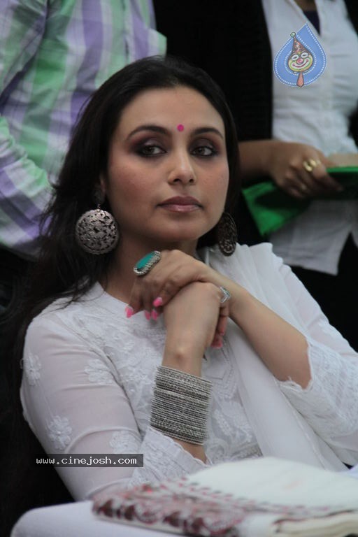 Rani Mukherjee Launches Times Green Ganesha - 4 / 28 photos