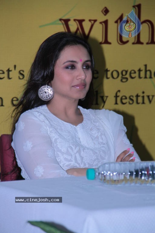 Rani Mukherjee Launches Times Green Ganesha - 9 / 28 photos