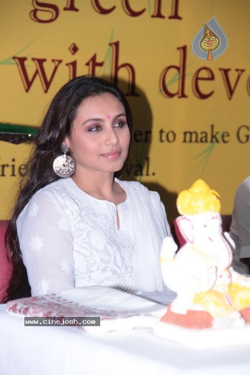 Rani Mukherjee Launches Times Green Ganesha - 16 / 28 photos