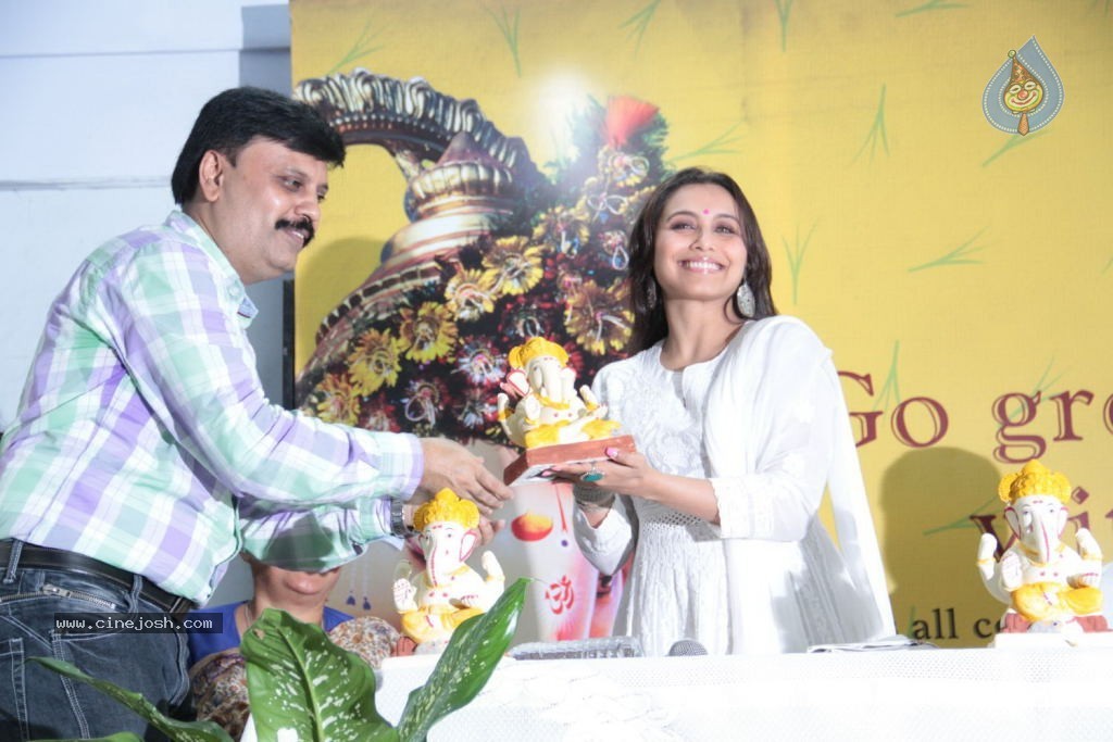Rani Mukherjee Launches Times Green Ganesha - 25 / 28 photos