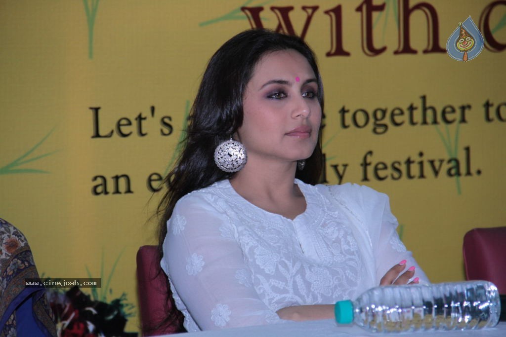 Rani Mukherjee Launches Times Green Ganesha - 26 / 28 photos
