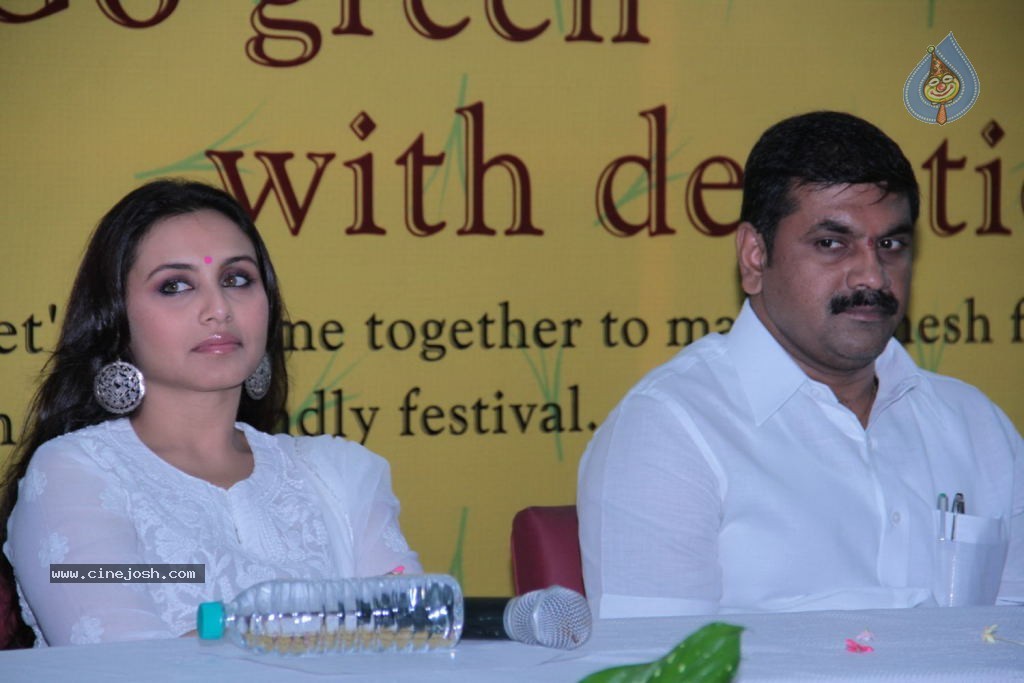 Rani Mukherjee Launches Times Green Ganesha - 27 / 28 photos