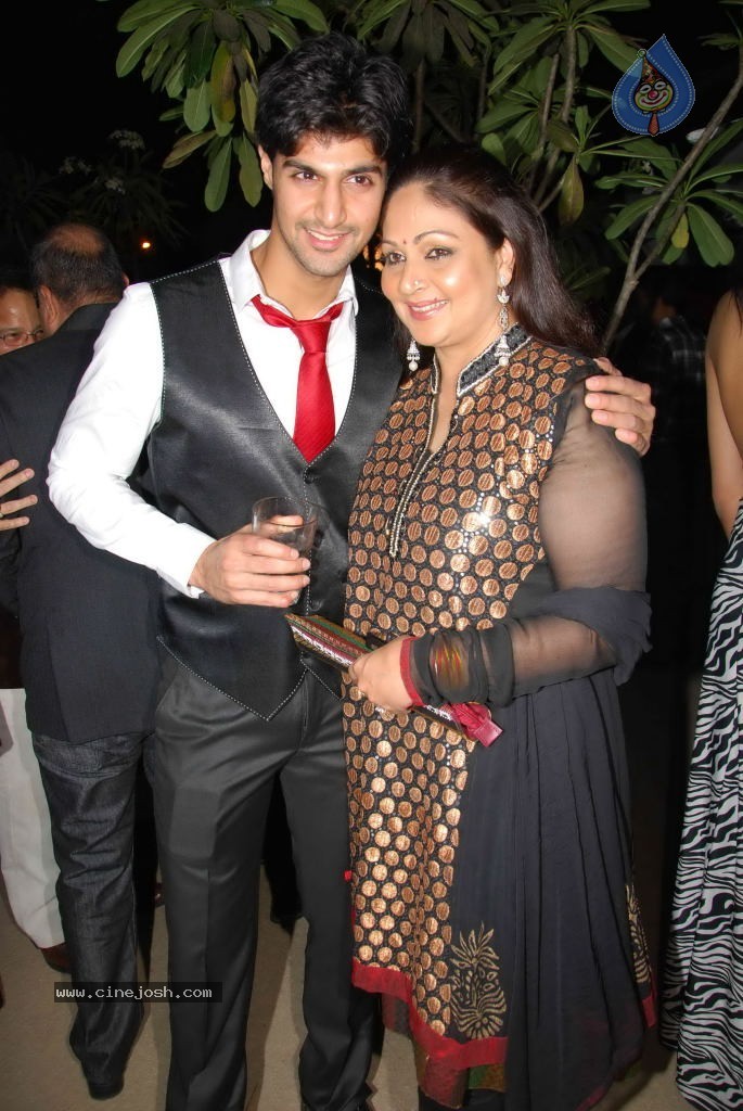 Rati Agnihotri Christmas Party - 22 / 28 photos