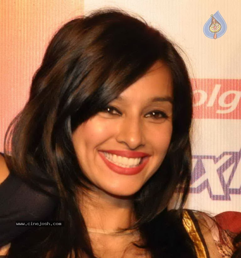 Bolly Celebs at Red Carpet Max Fresh Party - 75 / 75 photos