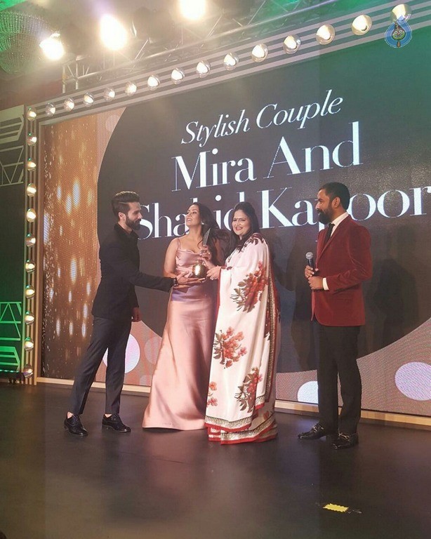 Red Carpet of Hello Hall Of Fame Awards - 12 / 30 photos