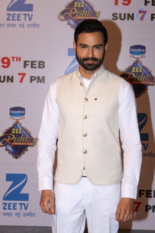 Red Carpet Of Zee Rishtey Awards - 29 / 63 photos