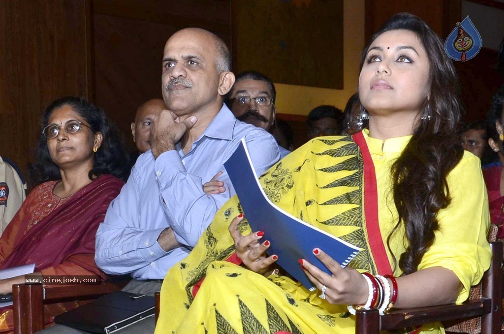 Right to Way for Ambulance Launch - 3 / 99 photos