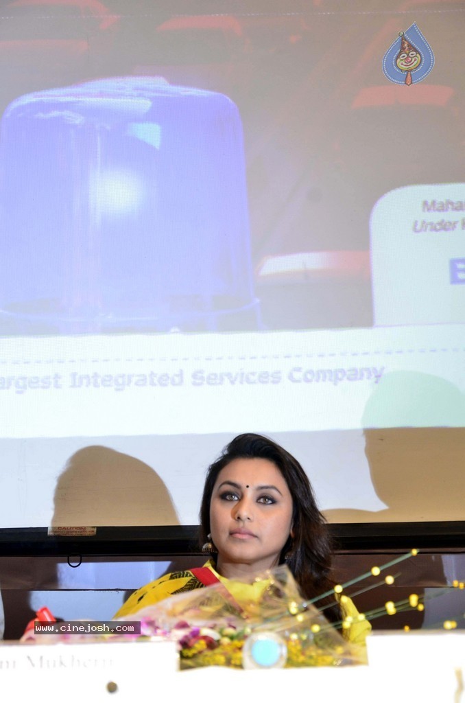 Right to Way for Ambulance Launch - 11 / 99 photos