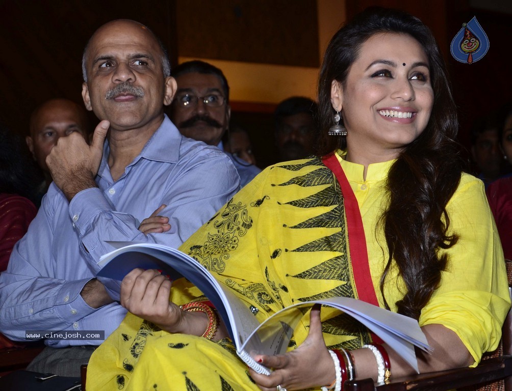 Right to Way for Ambulance Launch - 22 / 99 photos