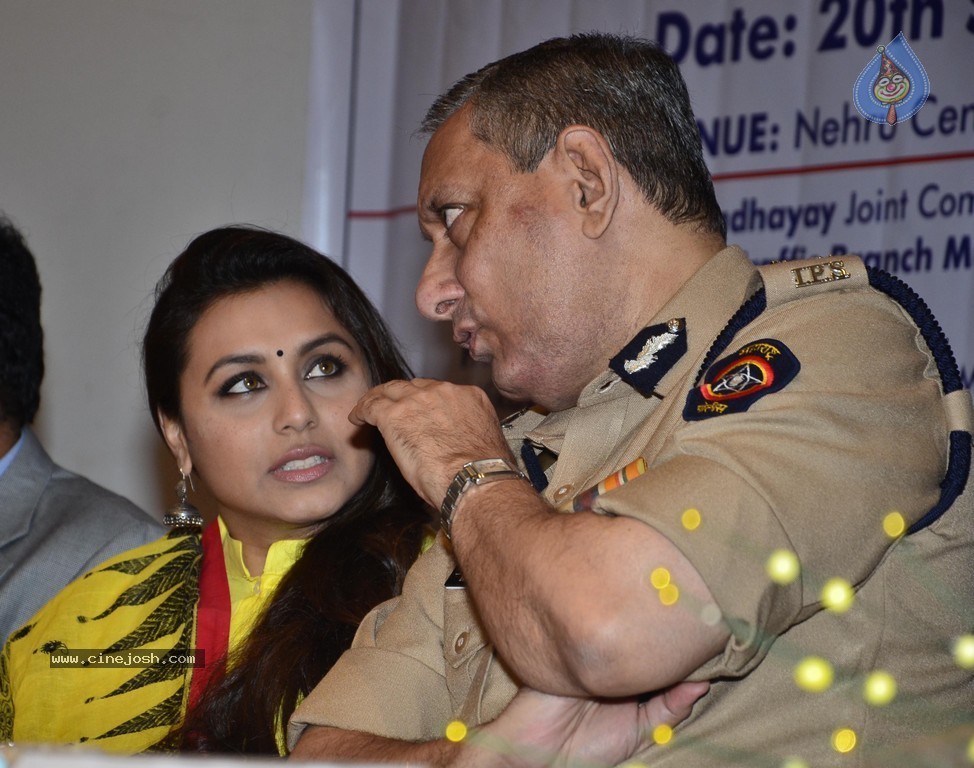 Right to Way for Ambulance Launch - 24 / 99 photos