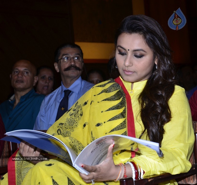 Right to Way for Ambulance Launch - 38 / 99 photos