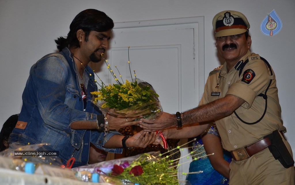 Right to Way for Ambulance Launch - 41 / 99 photos