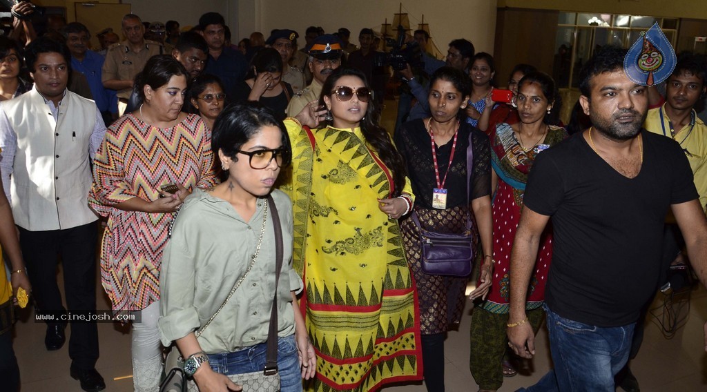 Right to Way for Ambulance Launch - 43 / 99 photos