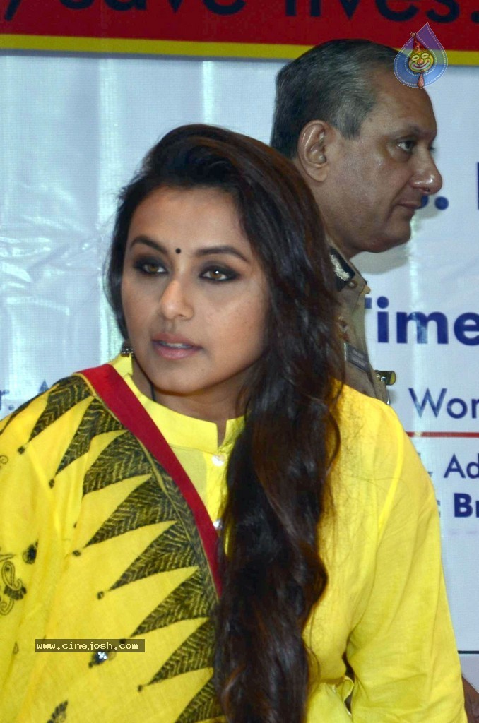 Right to Way for Ambulance Launch - 46 / 99 photos